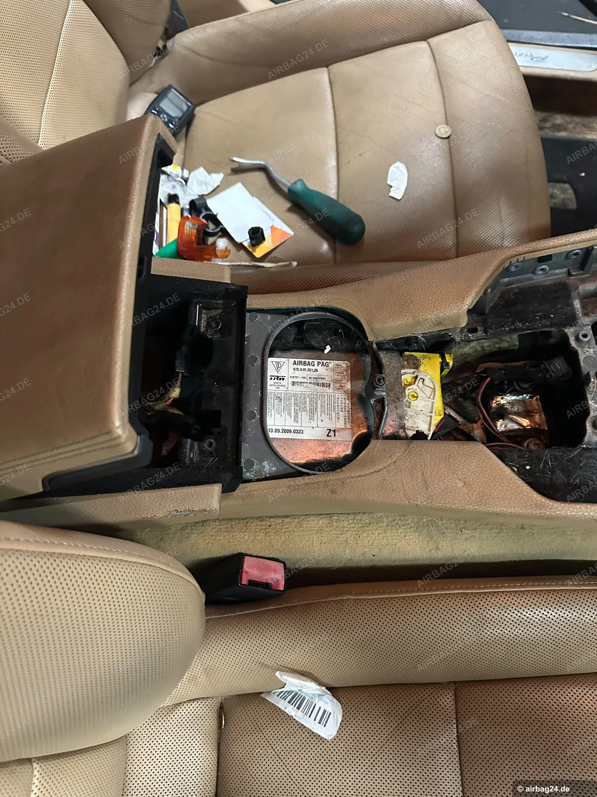 Foto van de inbouwpositie van de airbag-regeleenheid